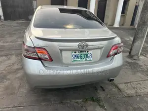 Toyota Camry LE 4dr Sedan (2.5L 4cyl 6AM) 2010 Silver