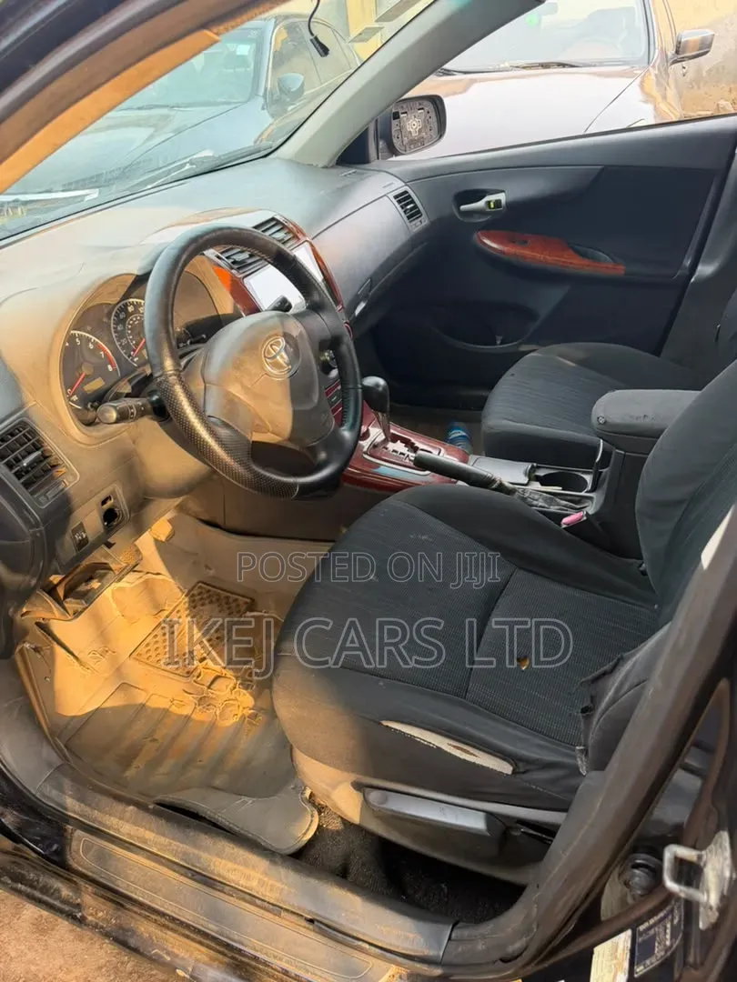 Toyota Corolla 2010 Black
