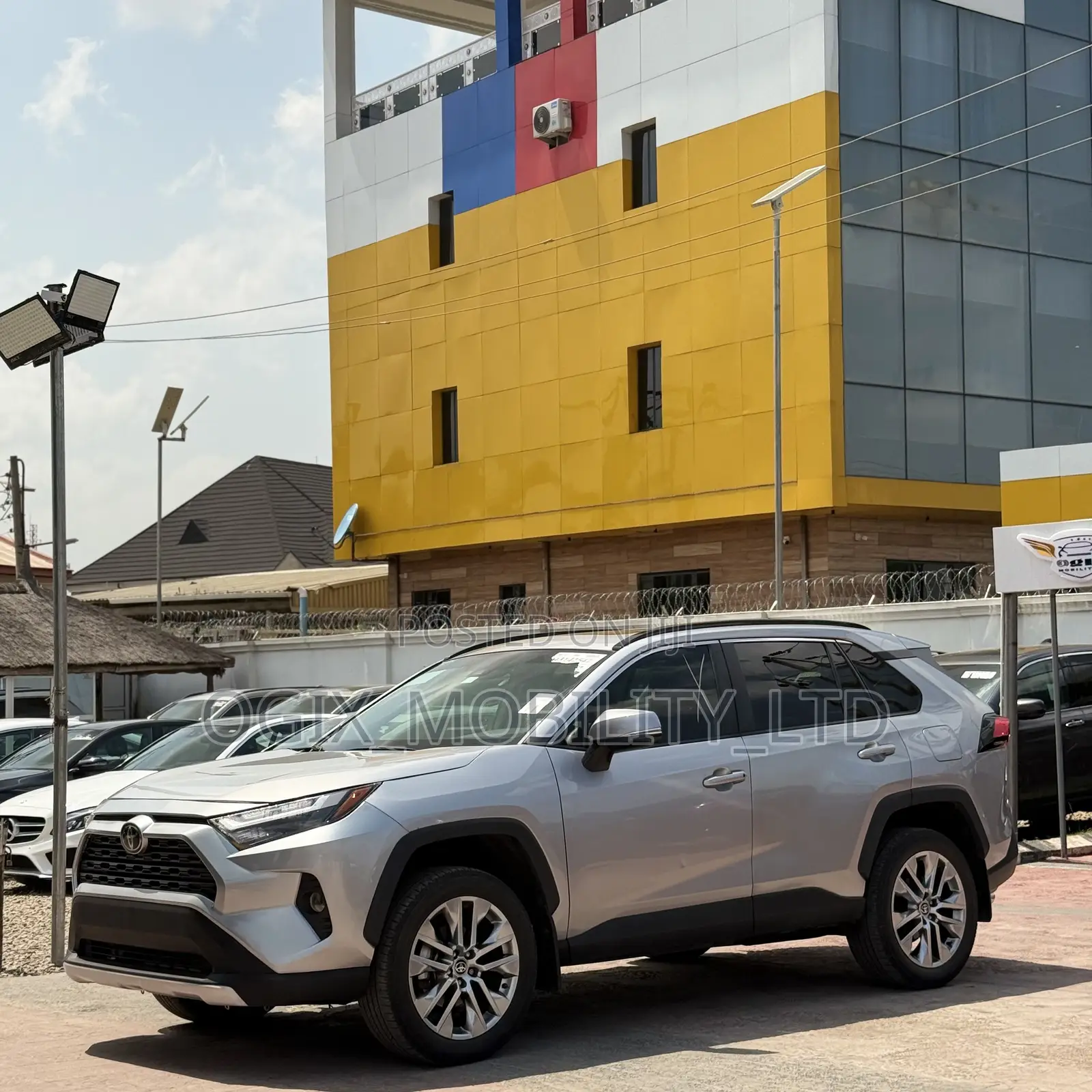 Toyota RAV4 XLE AWD 2024 Silver