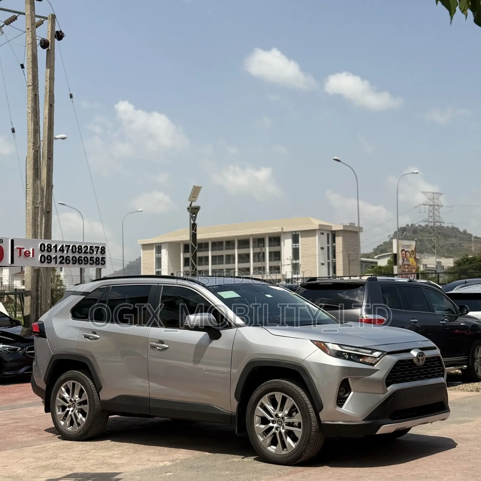 Toyota RAV4 XLE AWD 2024 Silver