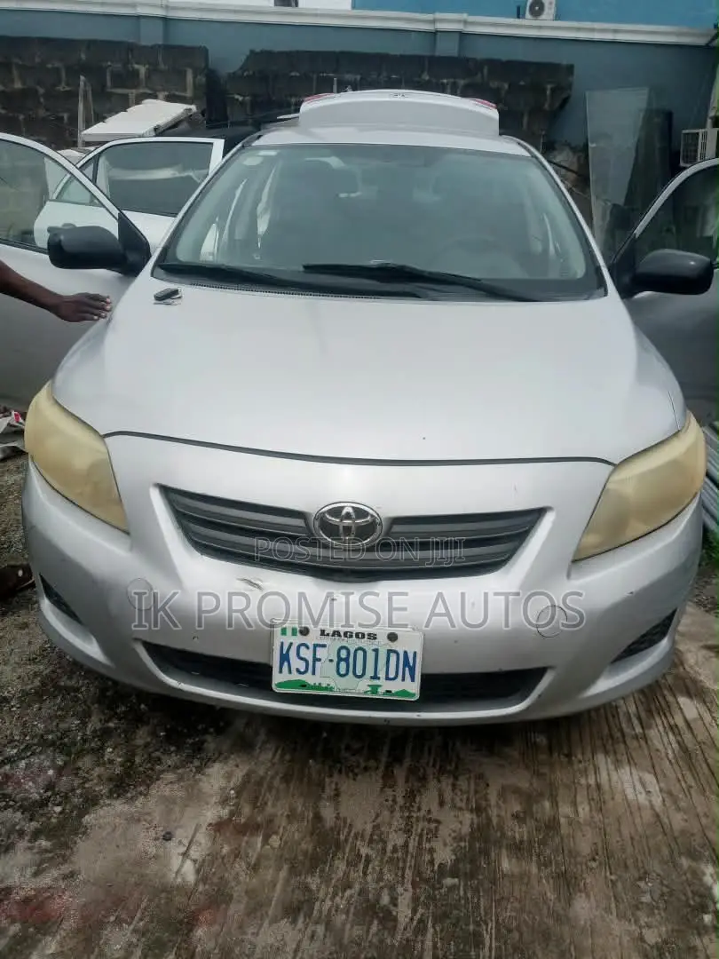 Toyota Corolla 2010 Silver