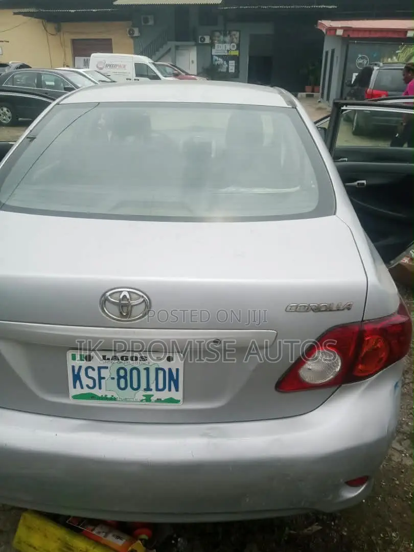 Toyota Corolla 2010 Silver