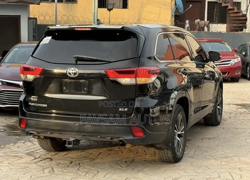Toyota Highlander XLE V6 4x2 (3.5L 6cyl 6A) 2016 Black