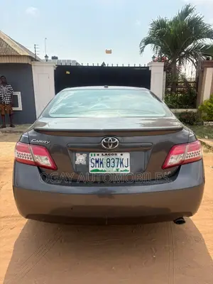 Toyota Camry LE 4dr Sedan (2.5L 4cyl 6AM) 2010 Gray