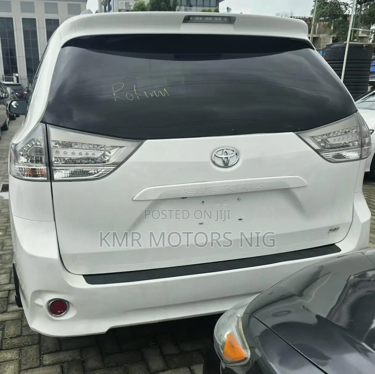 Toyota Sienna 2011 White