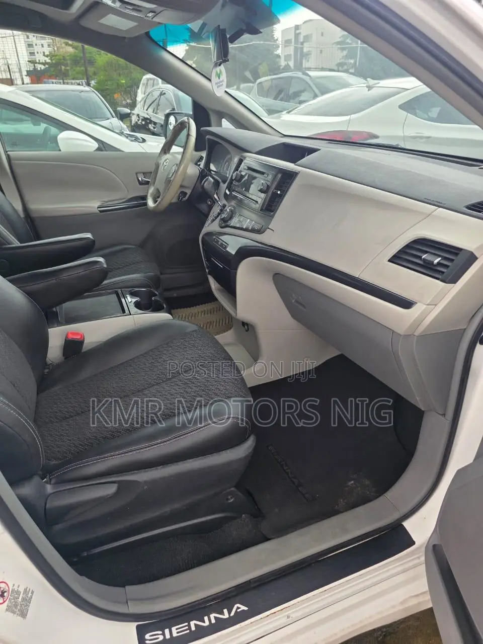 Toyota Sienna 2011 White