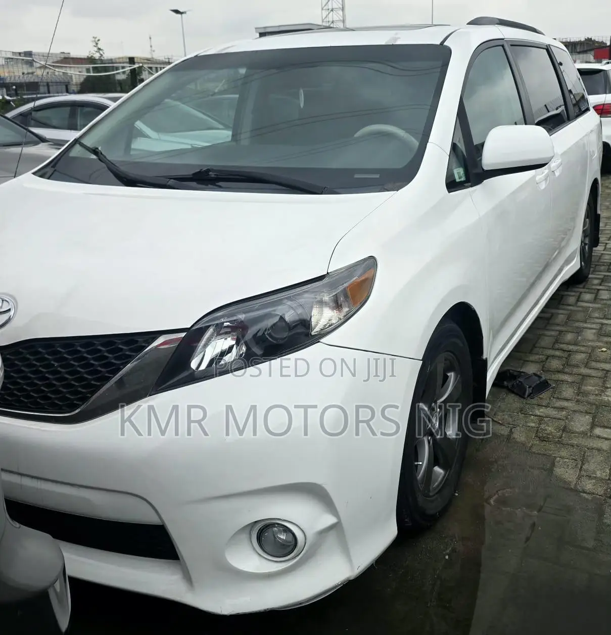 Toyota Sienna 2011 White