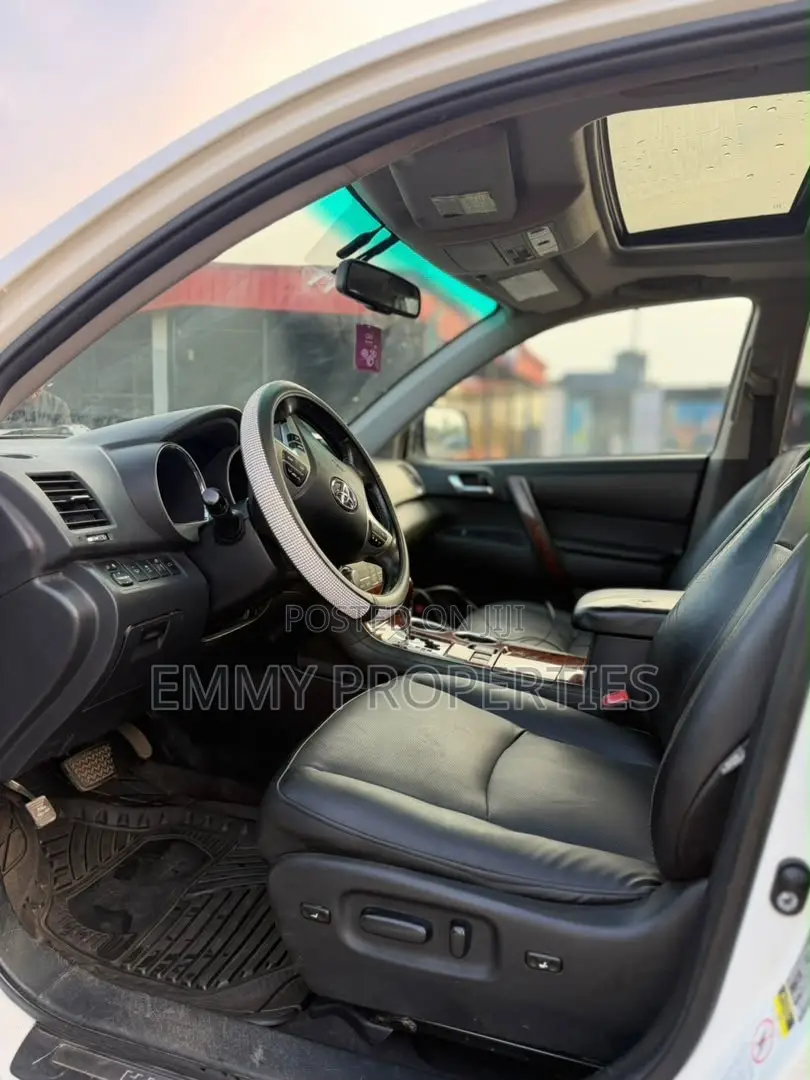 Toyota Highlander Limited 2012 White