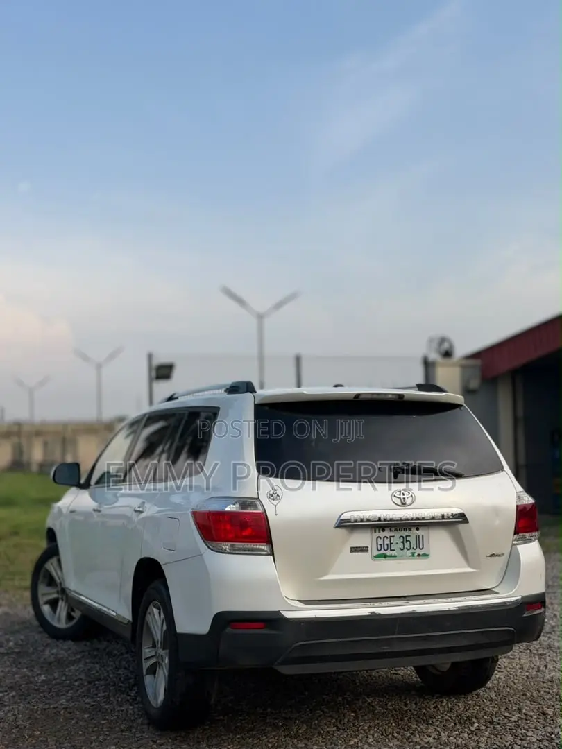 Toyota Highlander Limited 2012 White