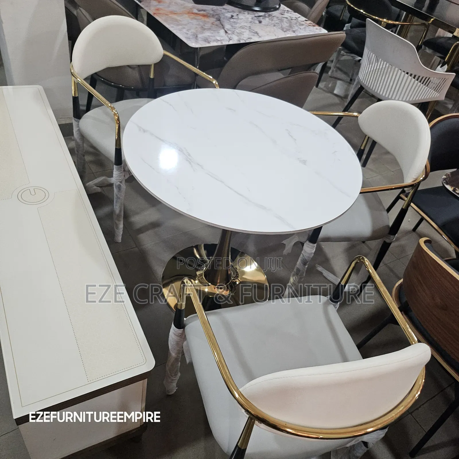 3seaters Round Marble Sleek Dining Set