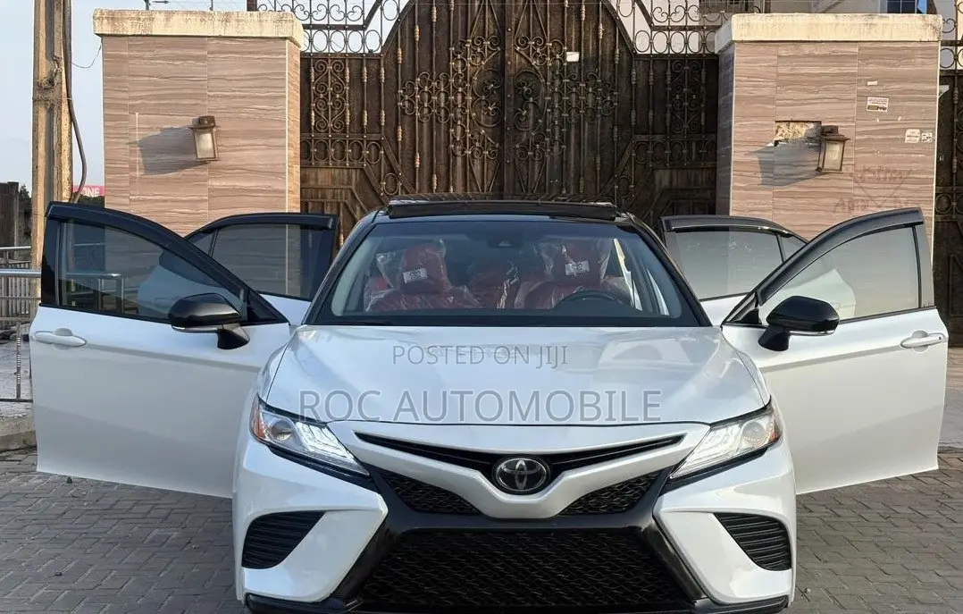 Toyota Camry 2019 White
