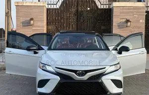Toyota Camry 2019 White