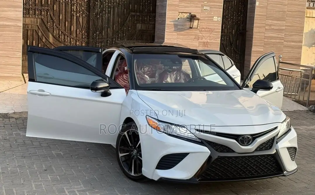 Toyota Camry 2019 White