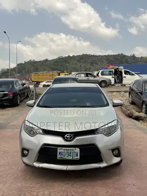 Toyota Corolla LE 4dr Sedan (1.8L 4cyl CVT) 2014 Silver