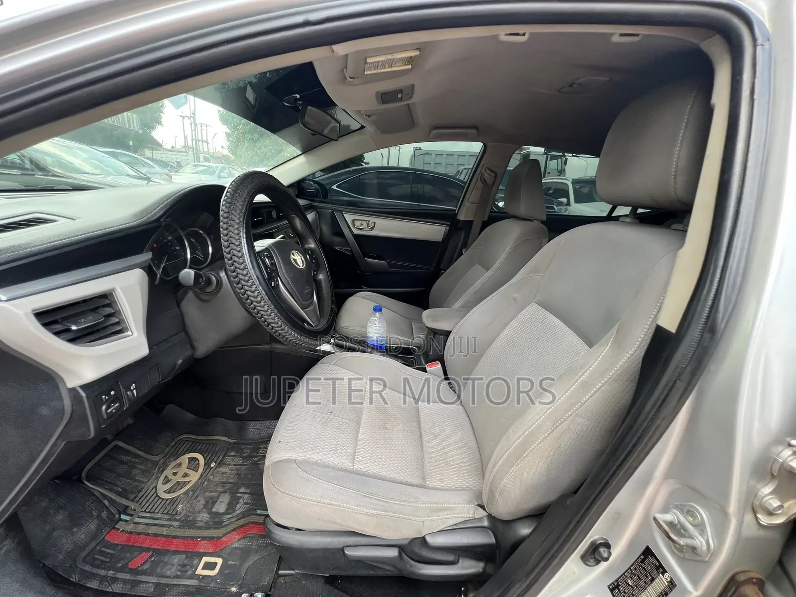 Toyota Corolla LE 4dr Sedan (1.8L 4cyl CVT) 2014 Silver