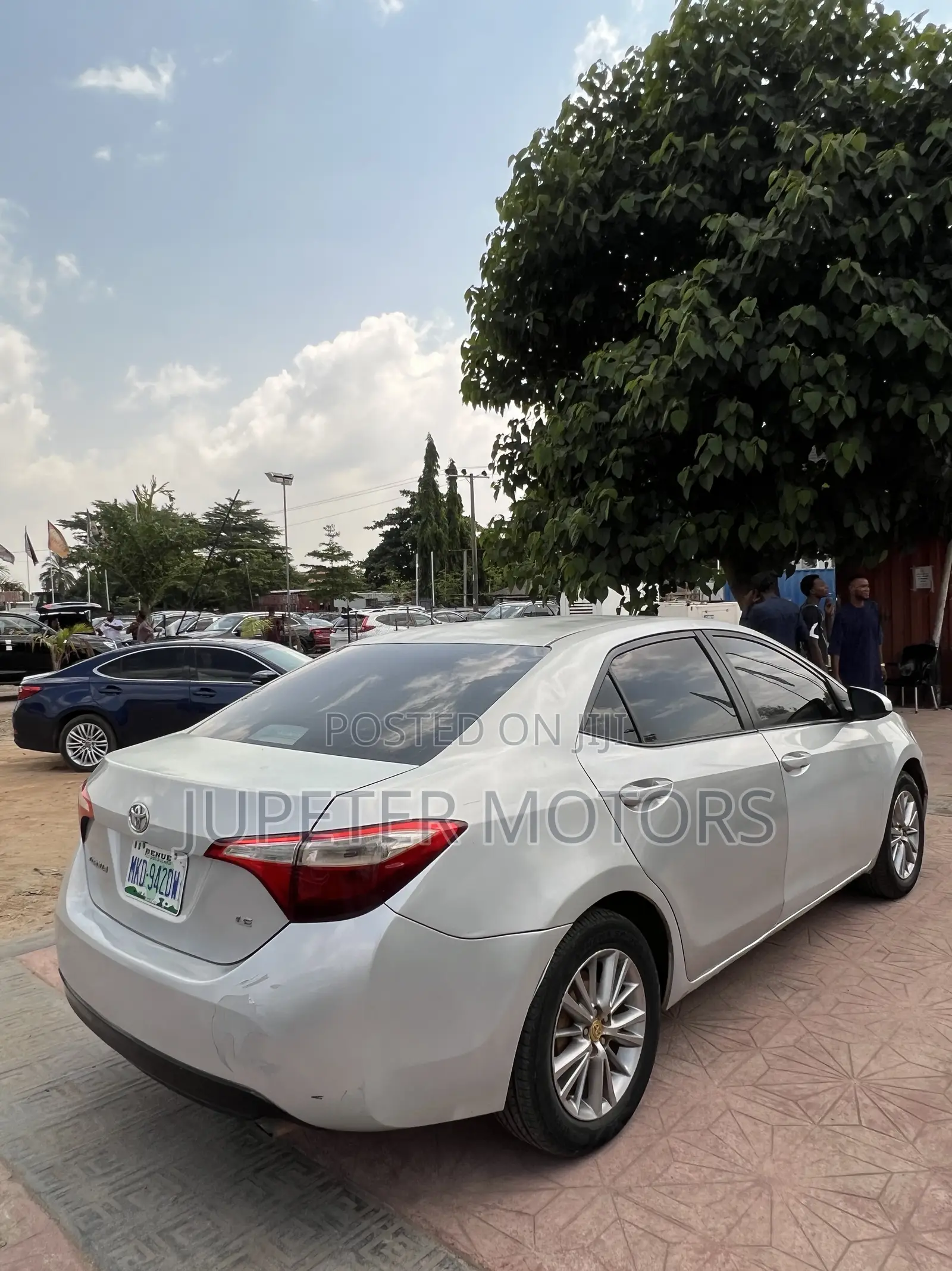 Toyota Corolla LE 4dr Sedan (1.8L 4cyl CVT) 2014 Silver