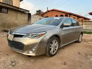 Toyota Avalon XLE 4dr Sedan (3.5L 6cyl 6A) 2015 Gold