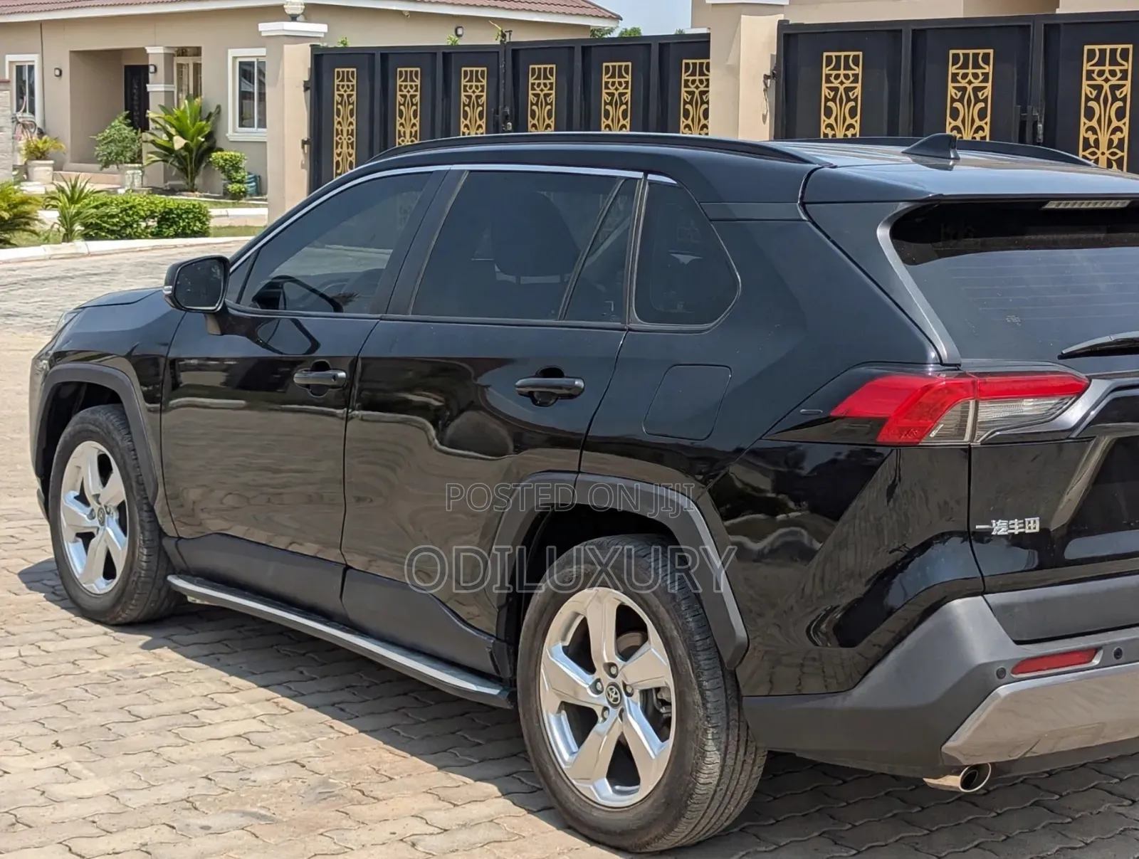Toyota RAV4 XLE Premium 2022 Black