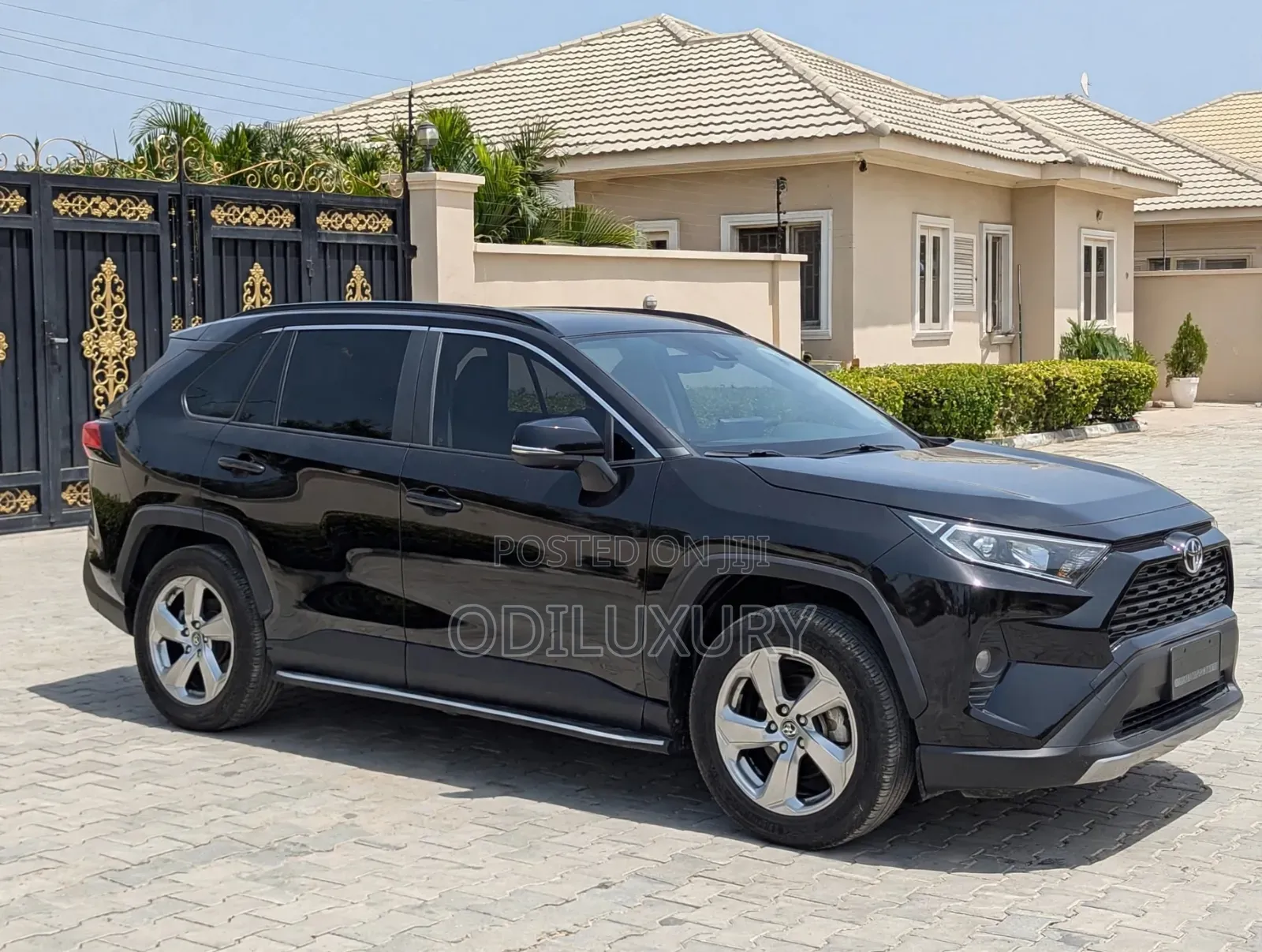 Toyota RAV4 XLE Premium 2022 Black