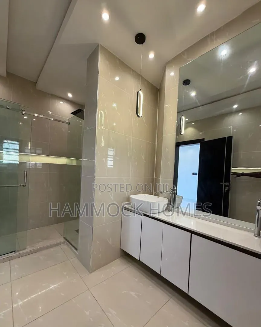 4bdrm Duplex in Oluyole Estate for sale