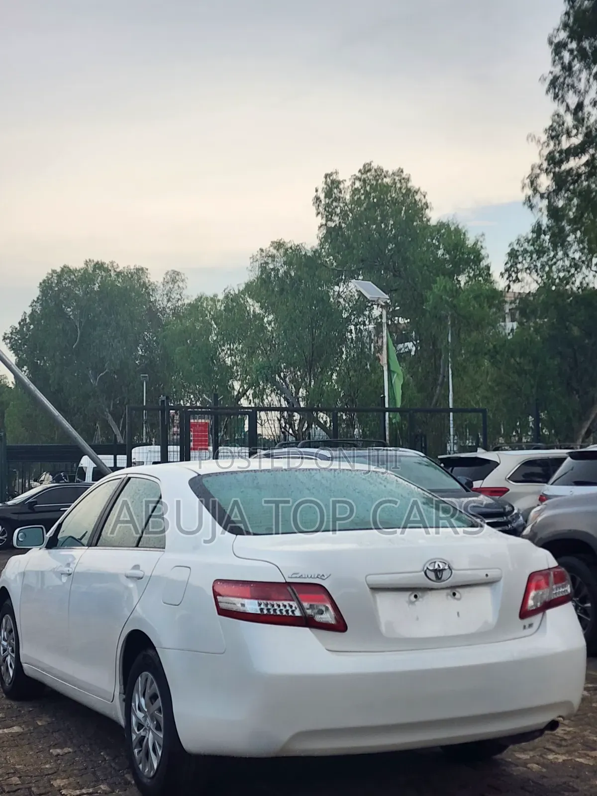 Toyota Camry LE 4dr Sedan (2.5L 4cyl 6AM) 2010 White