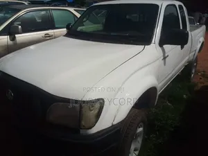 Toyota Tacoma Base 4x4 Xtracab 121.9 in. WB 2002 White