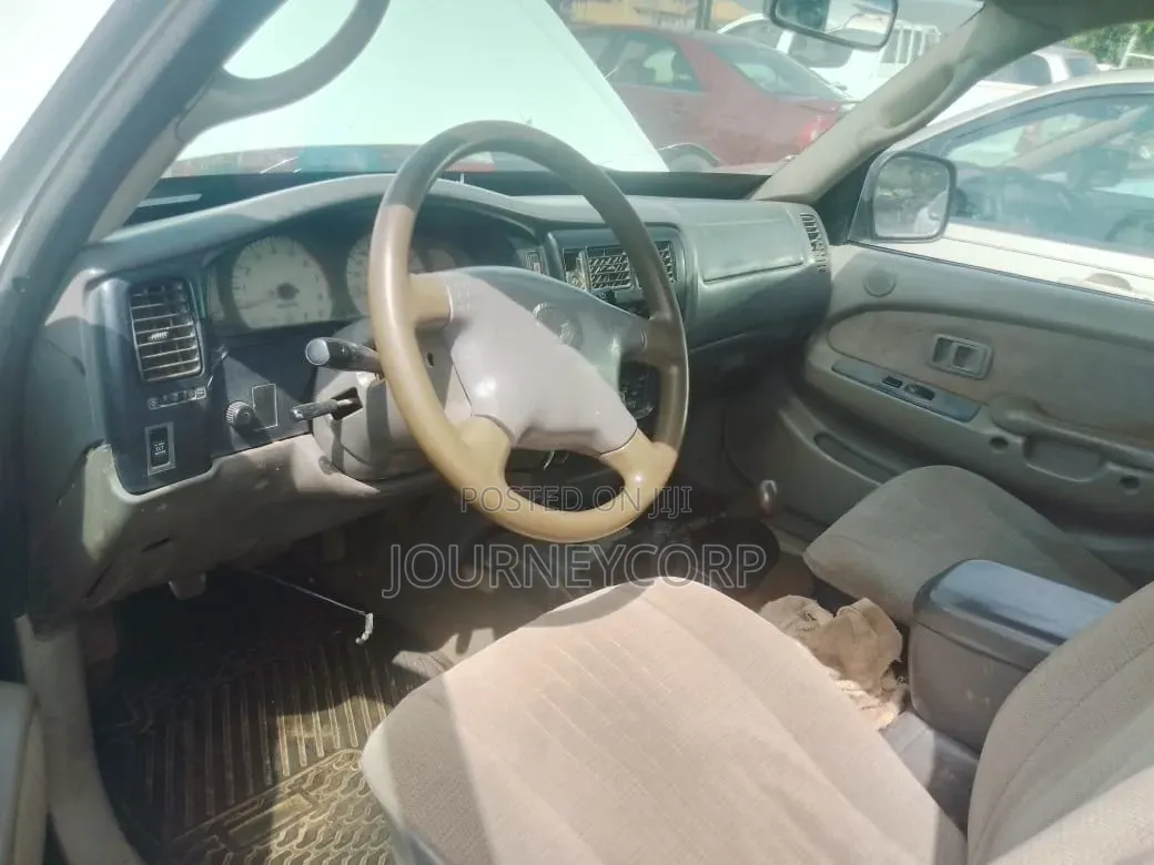 Toyota Tacoma Base 4x4 Xtracab 121.9 in. WB 2002 White