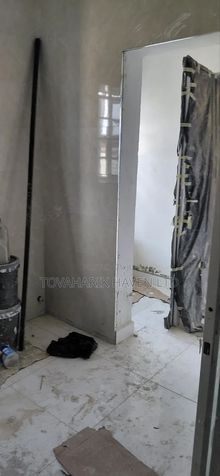 1bdrm Room & Parlour in Gaduwa for sale