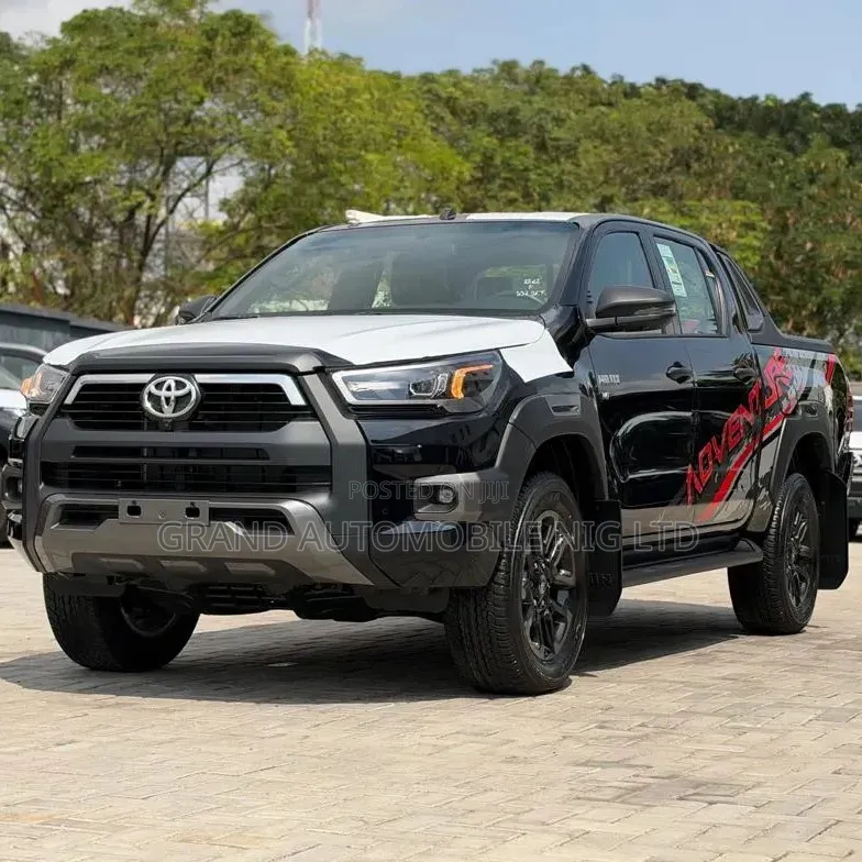 New Toyota Hilux 2026 Black