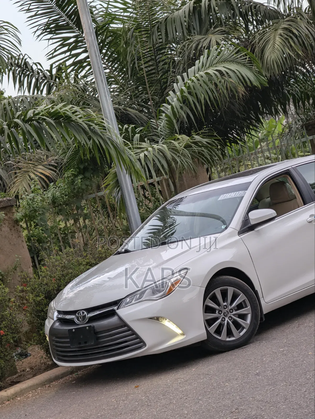 Toyota Camry XLE V6 4dr Sedan (3.6L 6cyl 6A) 2016 White