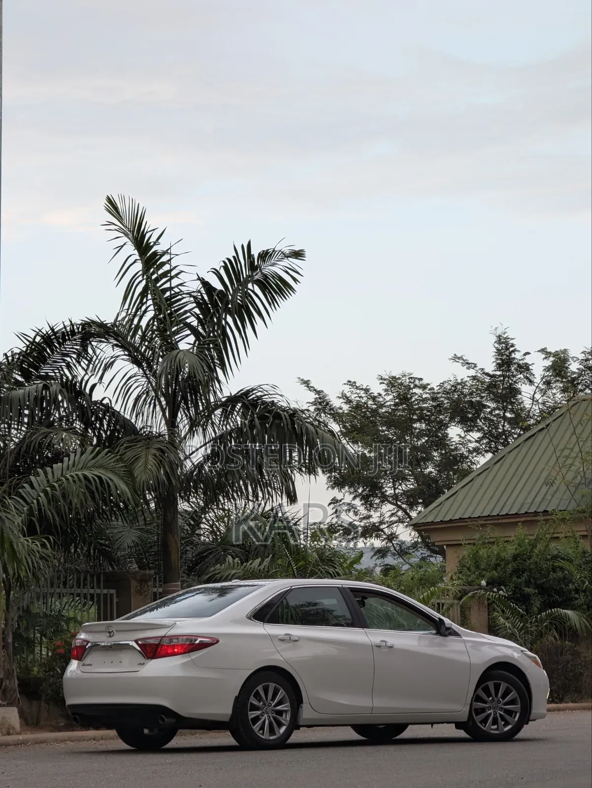 Toyota Camry XLE V6 4dr Sedan (3.6L 6cyl 6A) 2016 White