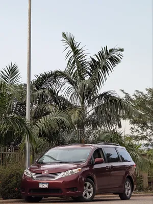 Toyota Sienna 2013 Red