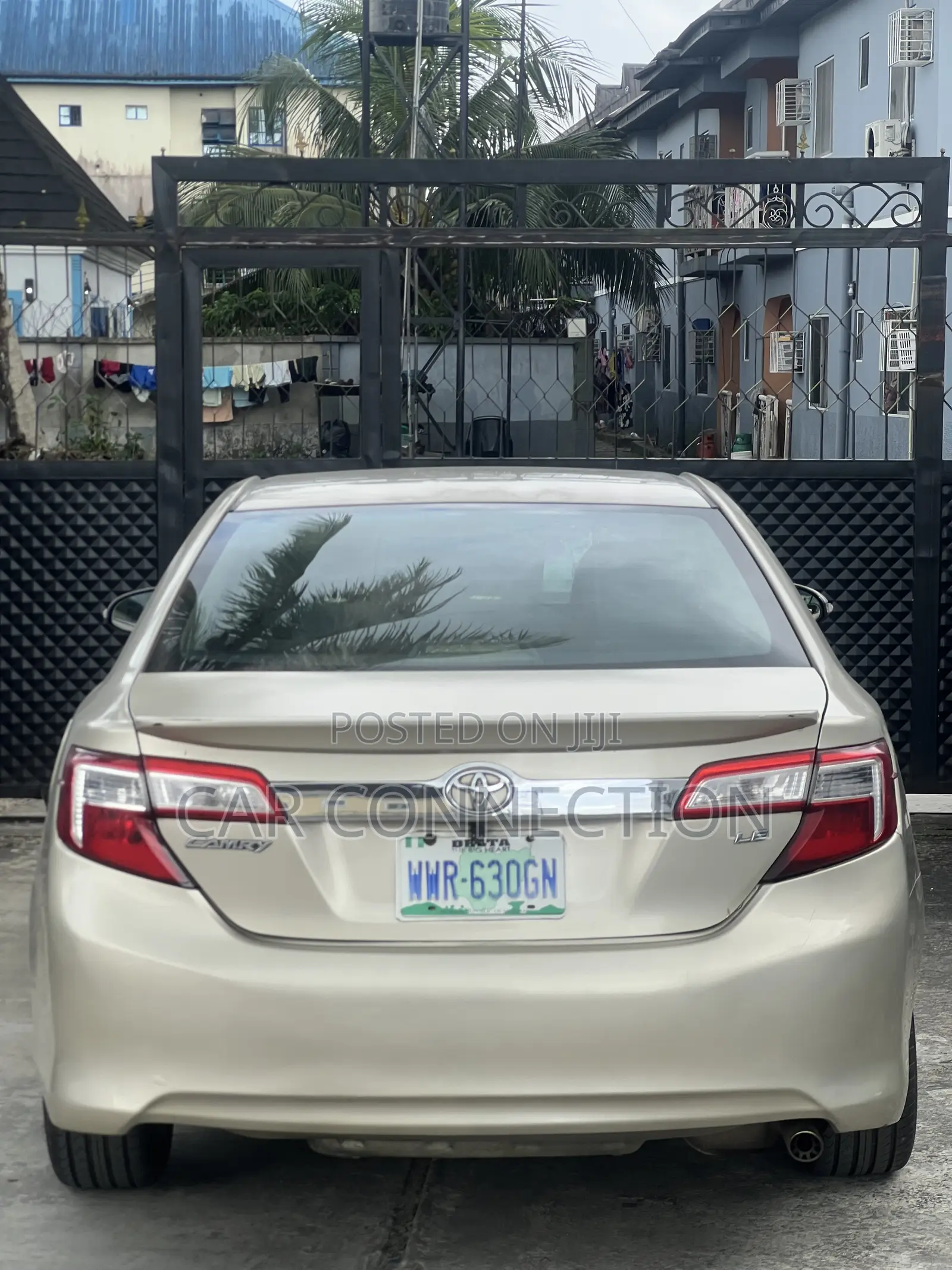 Toyota Camry XLE 4dr Sedan (2.5L 4cyl 6A) 2013 Beige