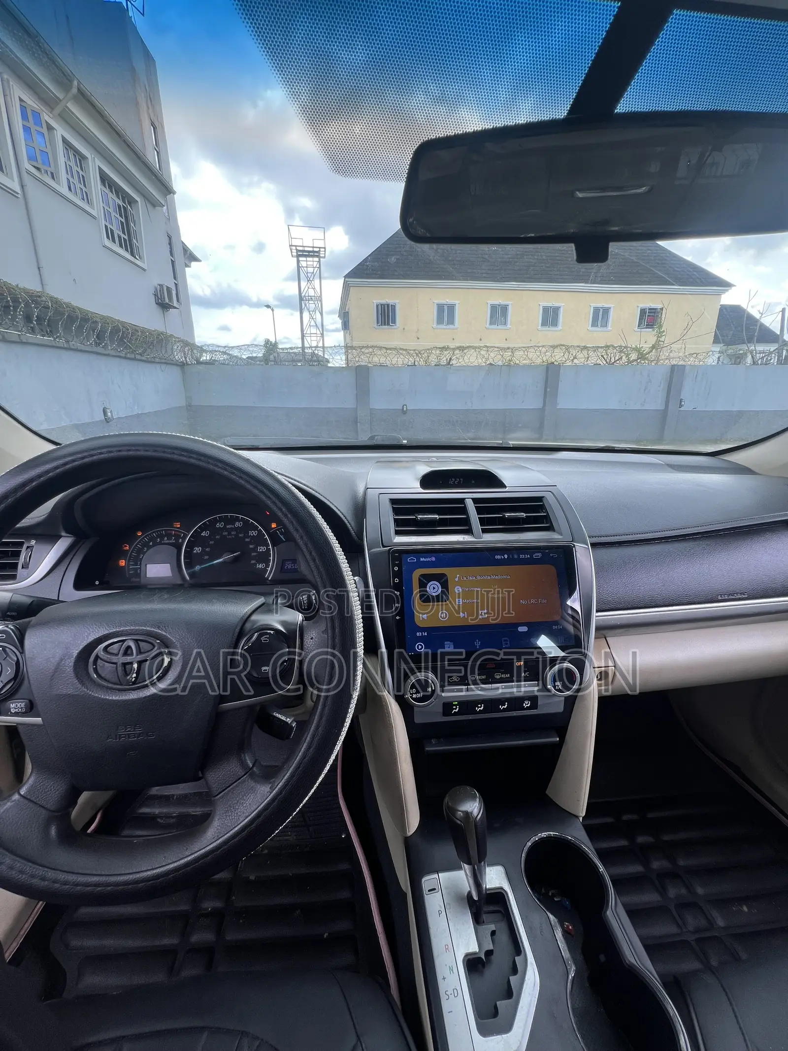 Toyota Camry XLE 4dr Sedan (2.5L 4cyl 6A) 2013 Beige