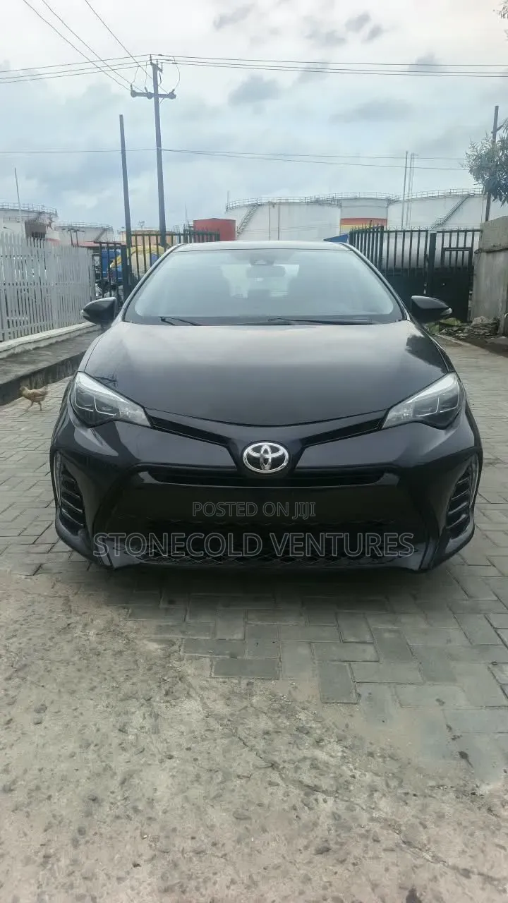 Toyota Corolla SE (1.8L 4cyl 2A) 2018 Black