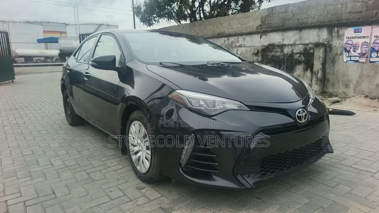 Toyota Corolla SE (1.8L 4cyl 2A) 2018 Black
