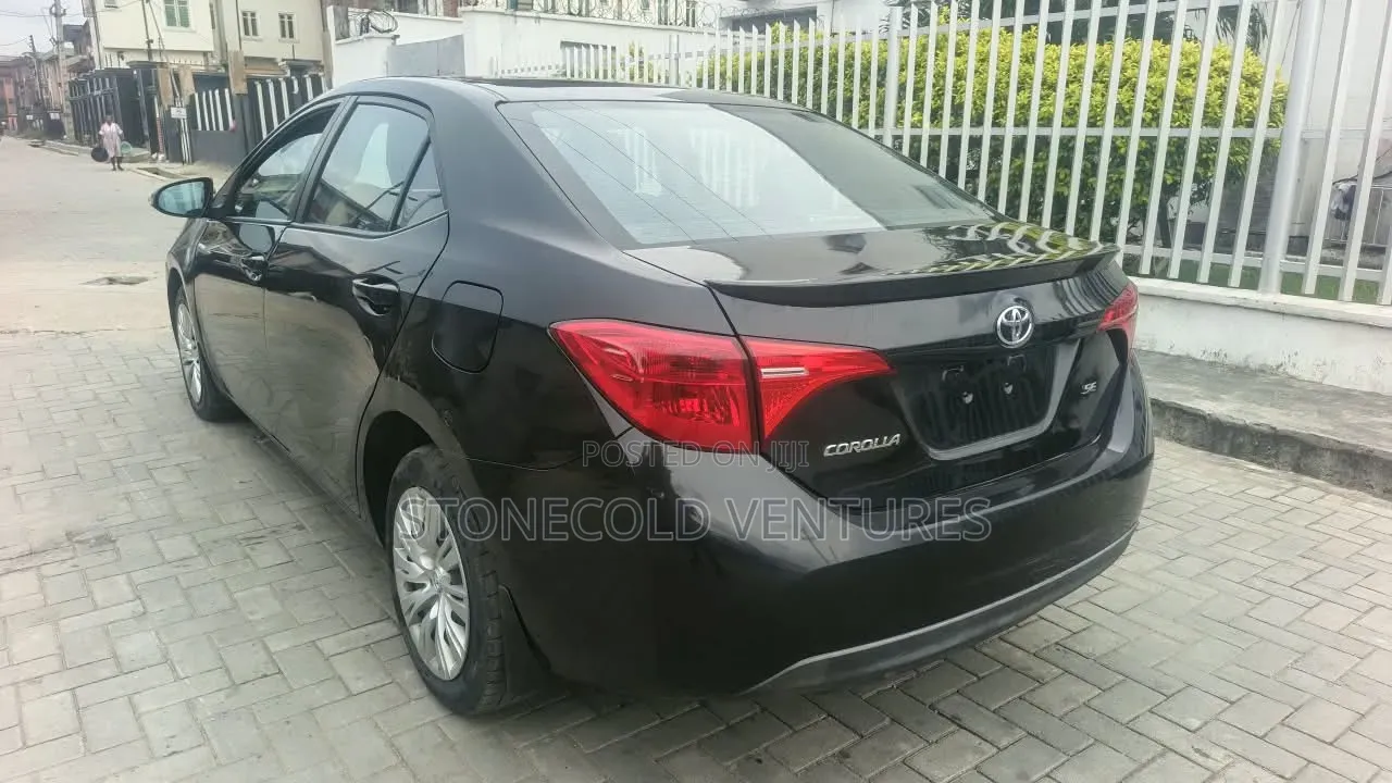 Toyota Corolla SE (1.8L 4cyl 2A) 2018 Black