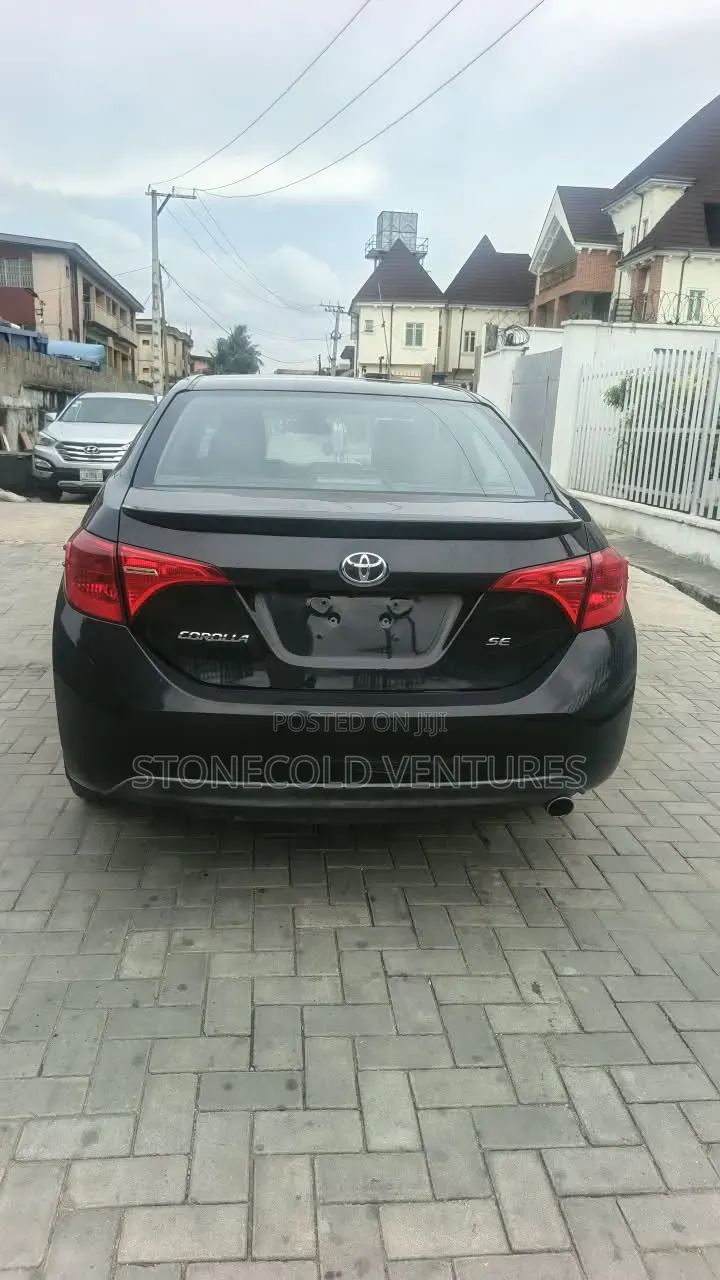 Toyota Corolla SE (1.8L 4cyl 2A) 2018 Black