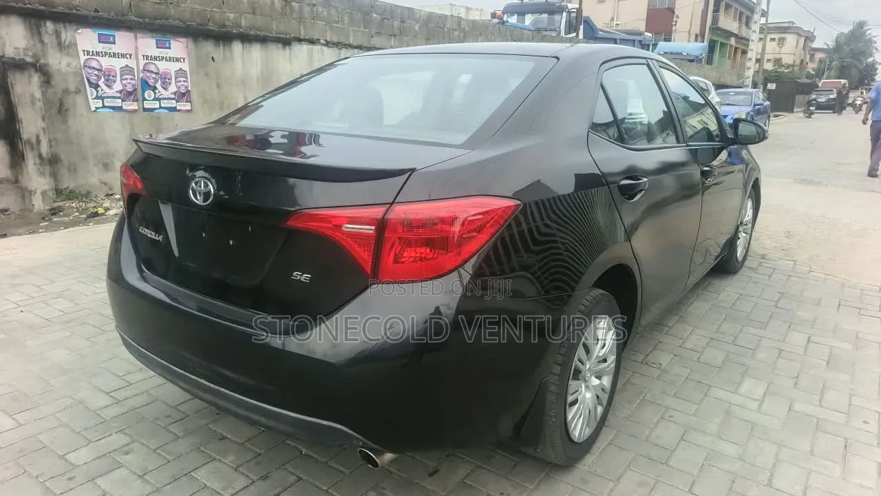 Toyota Corolla SE (1.8L 4cyl 2A) 2018 Black
