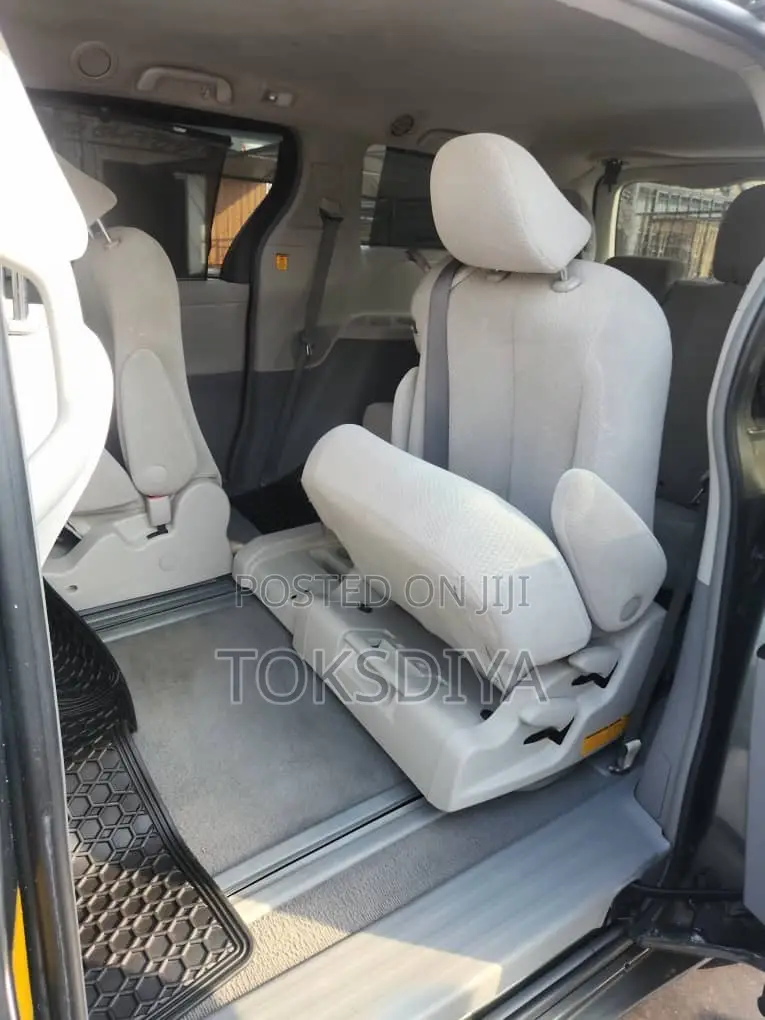 Toyota Sienna L FWD 7 Passenger 2013 Green
