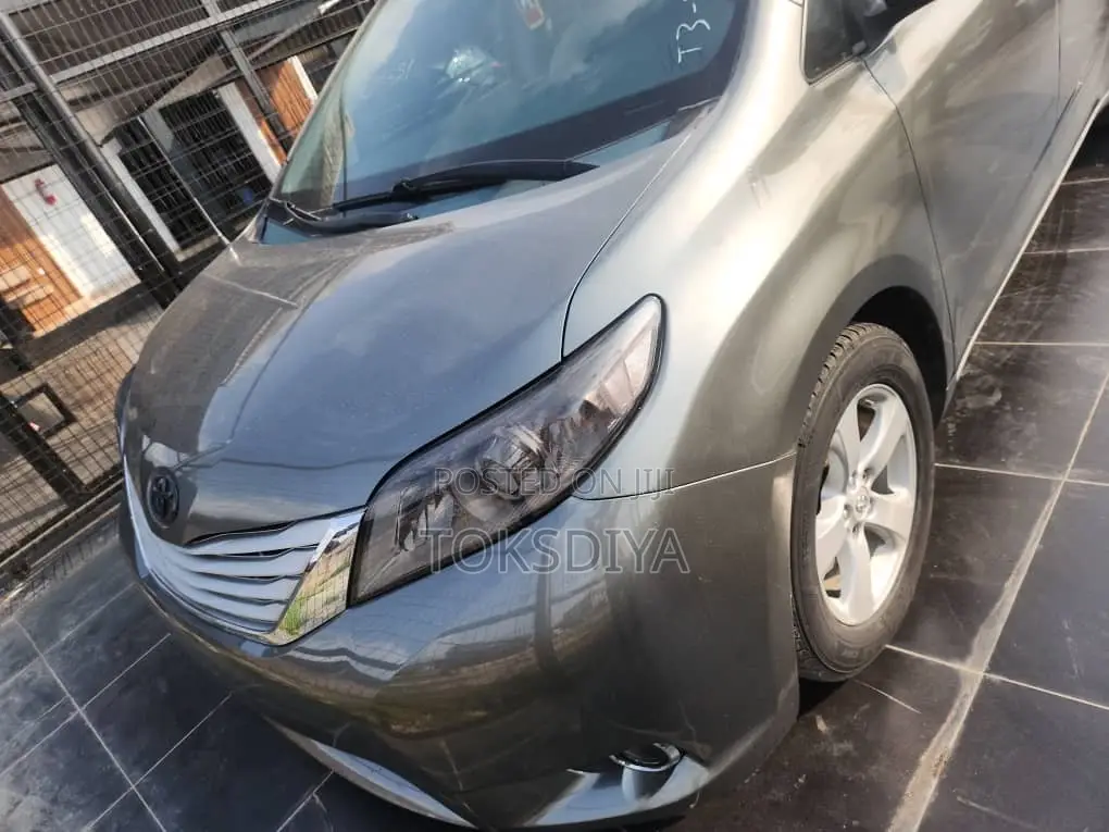 Toyota Sienna L FWD 7 Passenger 2013 Green