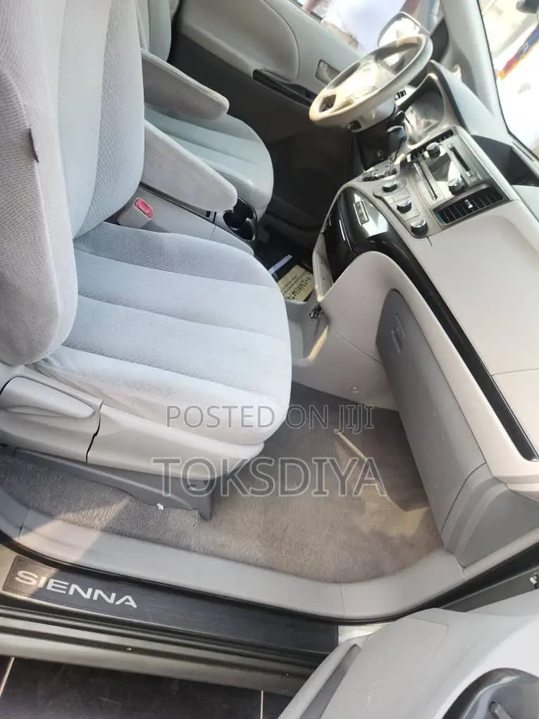 Toyota Sienna L FWD 7 Passenger 2013 Green