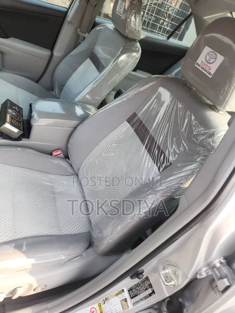 Toyota Camry L 4dr Sedan (2.5L 4cyl 6A) 2013 Silver