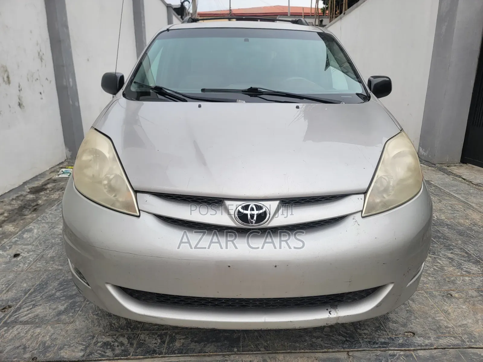Toyota Sienna LE 2009 Gold