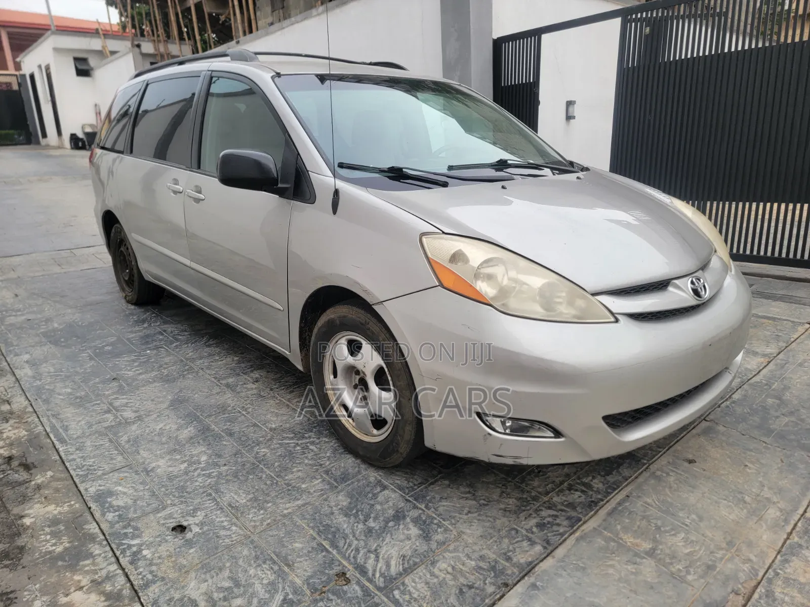 Toyota Sienna LE 2009 Gold