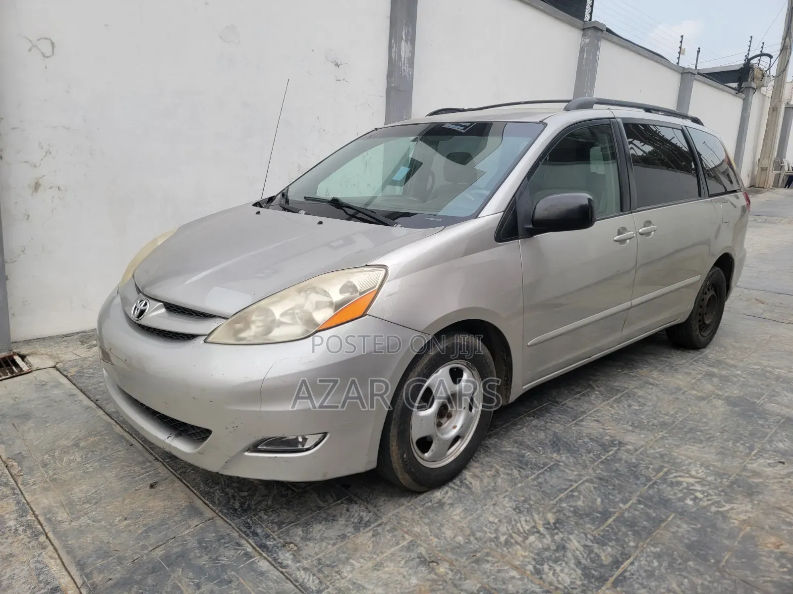 Toyota Sienna LE 2009 Gold