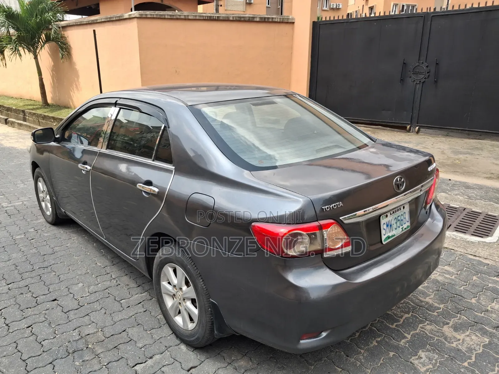Toyota Corolla LE 4dr Sedan (1.8L 4cyl 4A) 2012 Gray