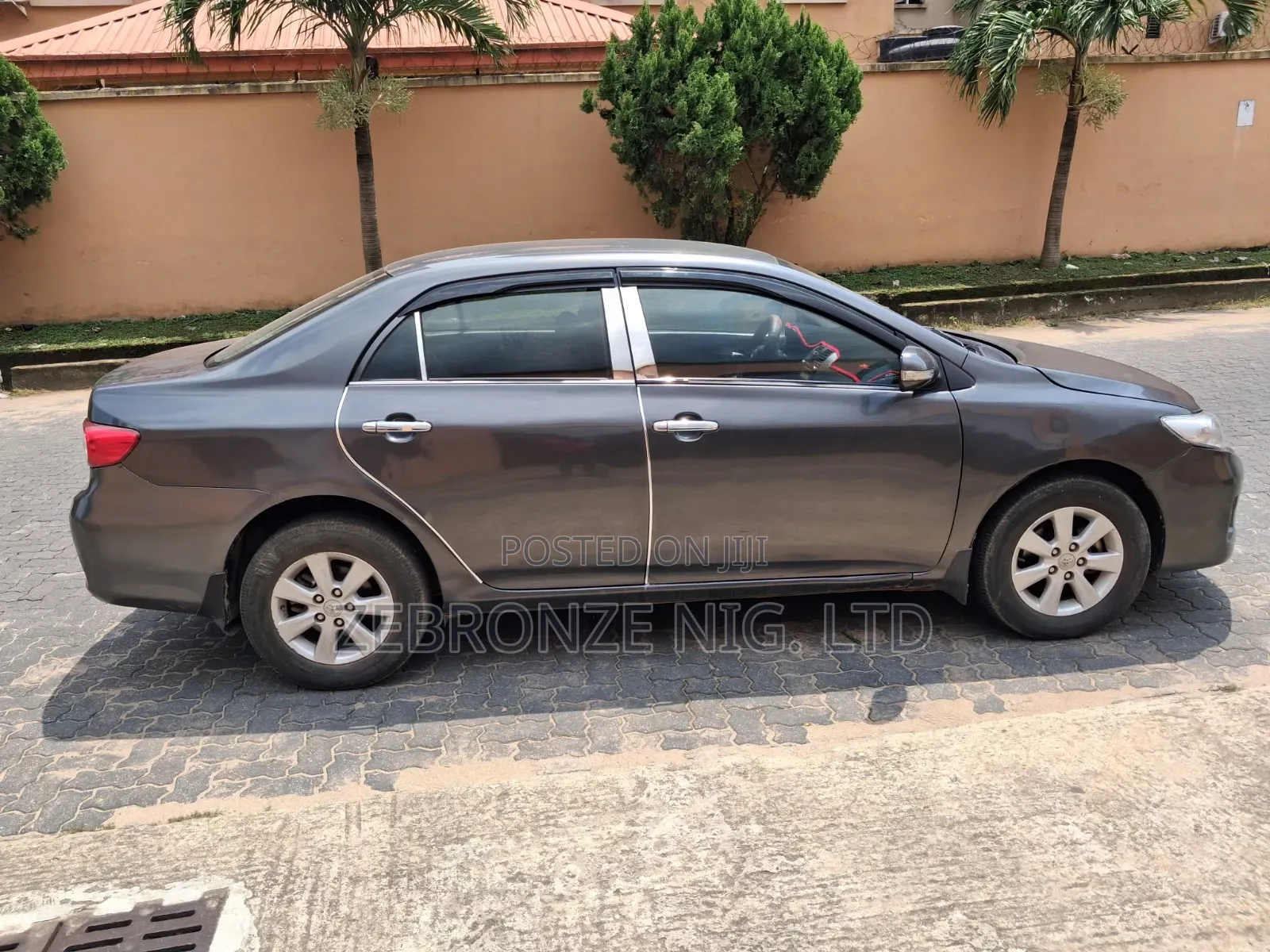 Toyota Corolla LE 4dr Sedan (1.8L 4cyl 4A) 2012 Gray
