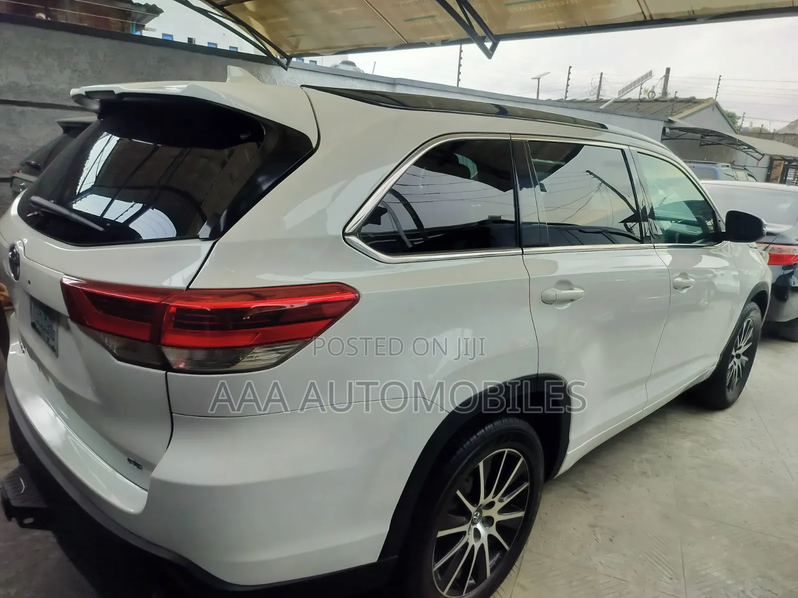 Toyota Highlander SE 4x4 V6 (3.5L 6cyl 8A) 2018 White
