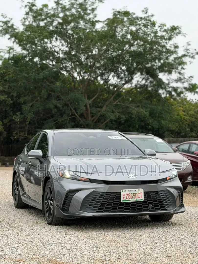 Toyota Camry SE 2025 Black